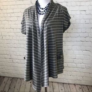 Short Sleeve Gray and White Cardigan with Pockets